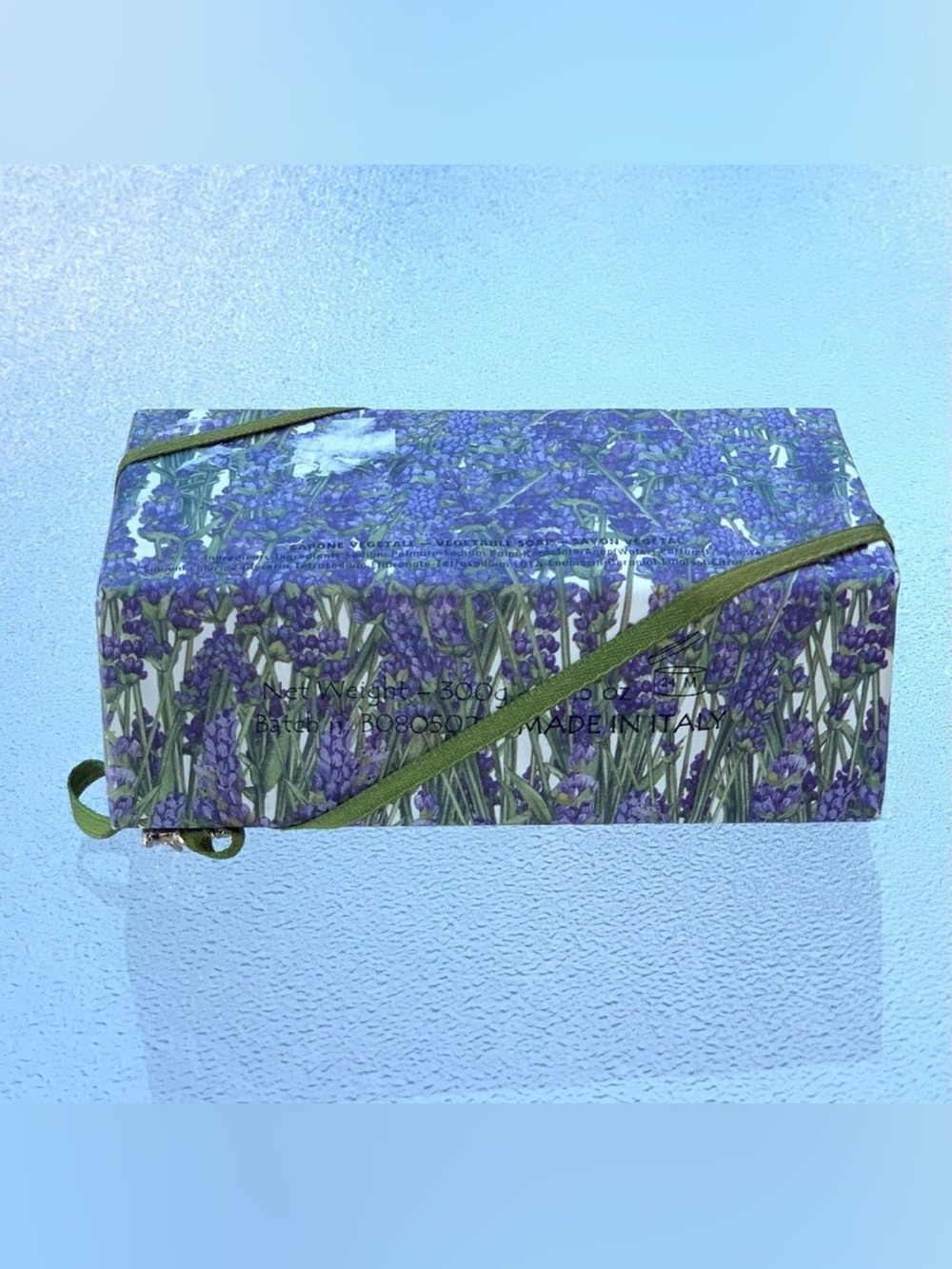 Italian Lavender Sapone Vegetale Bar Soap with Rhinestone Embellished Wrapping - Picture 5 of 7